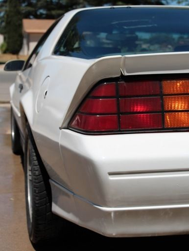 Chevrolet Camaro Coupe 1988 White For Sale 1G1FP2182JL150898 1988 ONE 